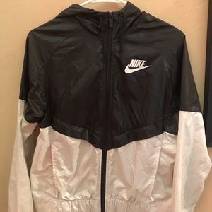 Used Black and White Nike windbreaker
